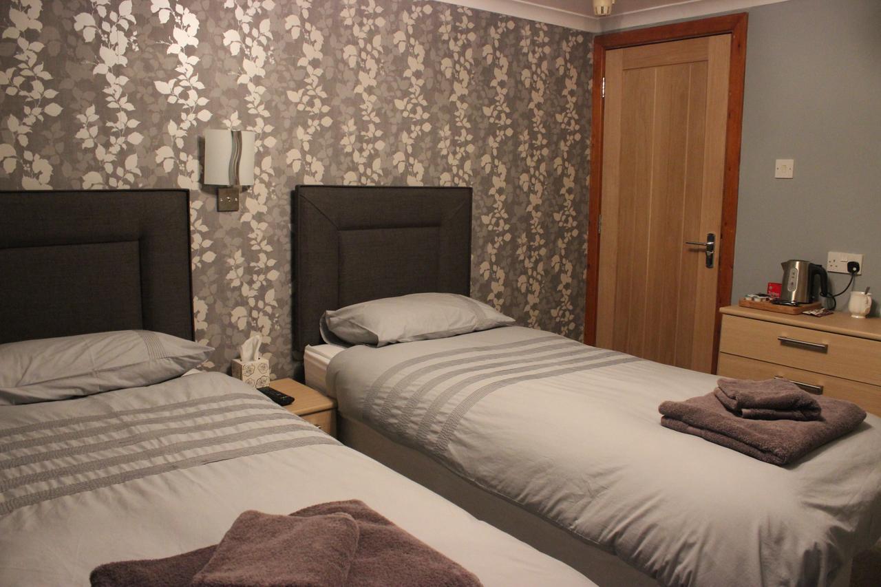 The New Lodge Pontardawe Екстер'єр фото