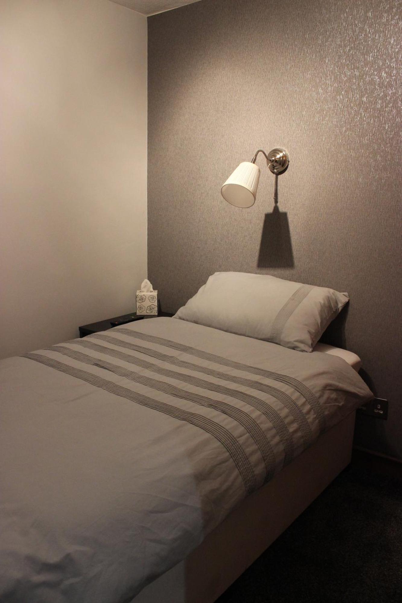 The New Lodge Pontardawe Екстер'єр фото
