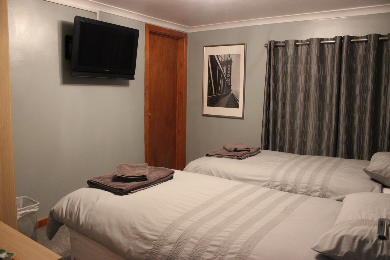The New Lodge Pontardawe Екстер'єр фото