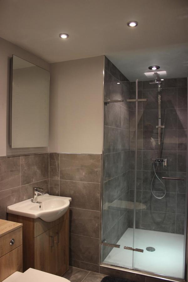 The New Lodge Pontardawe Екстер'єр фото